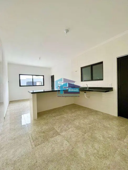 Foto 2 de Casa com 2 quartos à venda, 150m2 em Itanhaem - SP