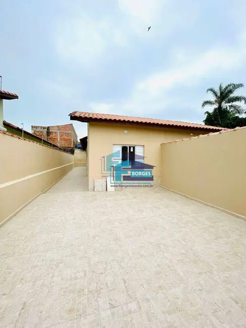 Foto 1 de Casa com 2 quartos à venda, 150m2 em Itanhaem - SP