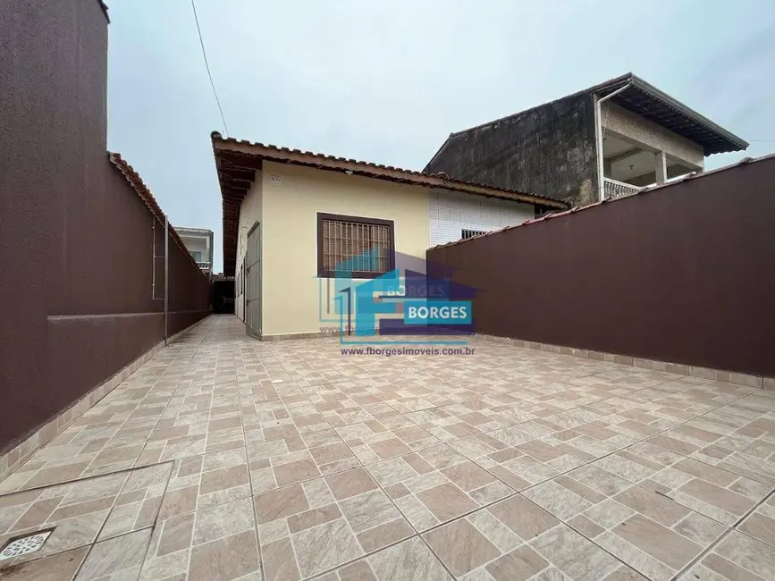 Foto 1 de Casa com 2 quartos à venda, 135m2 em Itanhaem - SP
