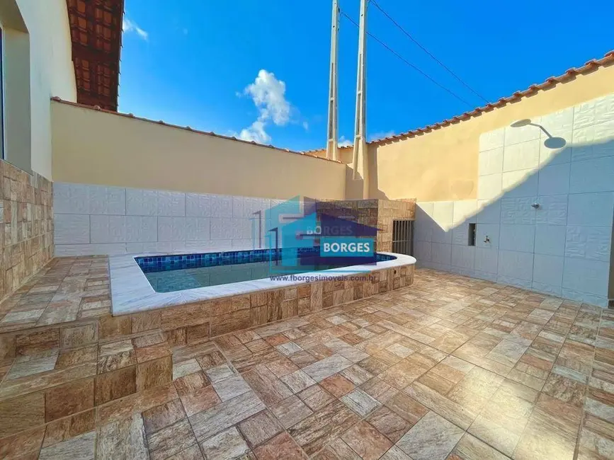 Foto 1 de Casa com 2 quartos à venda, 150m2 em Itanhaem - SP