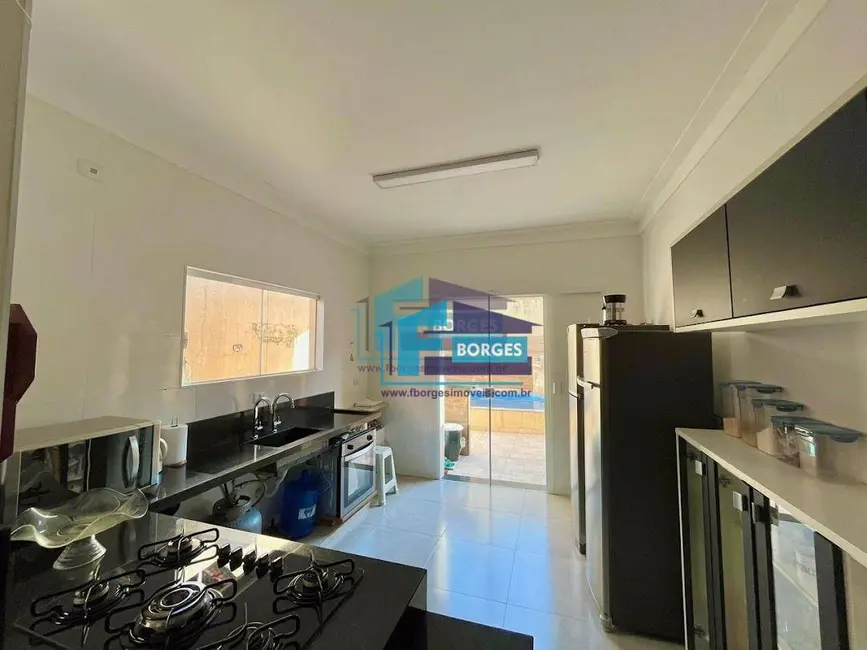 Foto 1 de Casa com 2 quartos à venda, 125m2 em Mongagua - SP