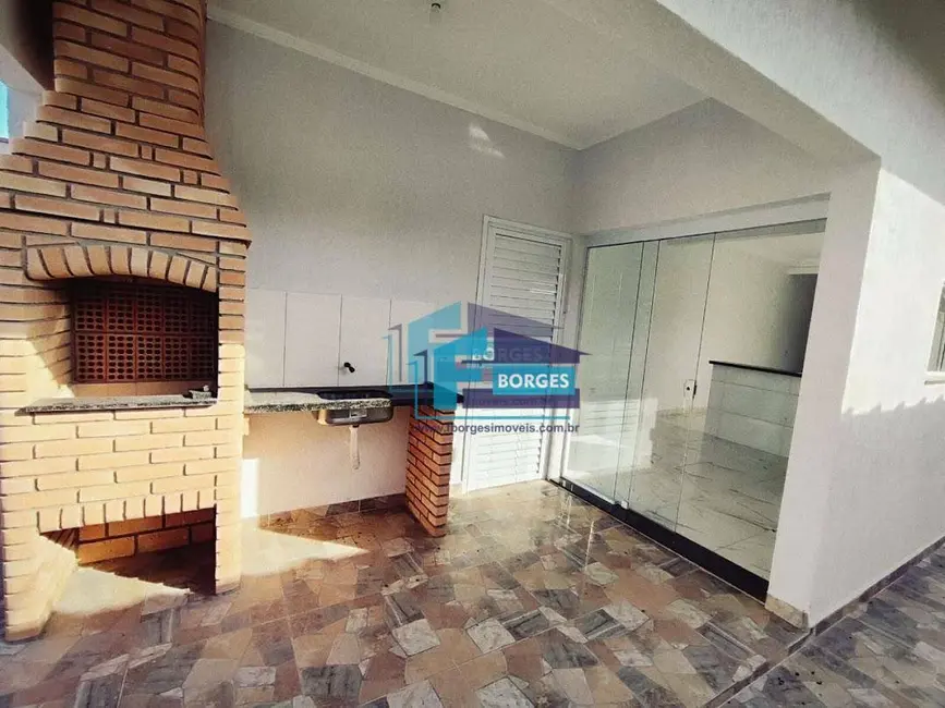 Foto 3 de Casa com 2 quartos à venda, 195m2 em Centro, Mongagua - SP