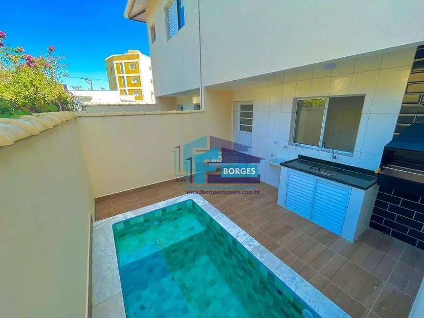 Foto 1 de Casa de Condomínio com 2 quartos à venda, 81m2 em Mongagua - SP