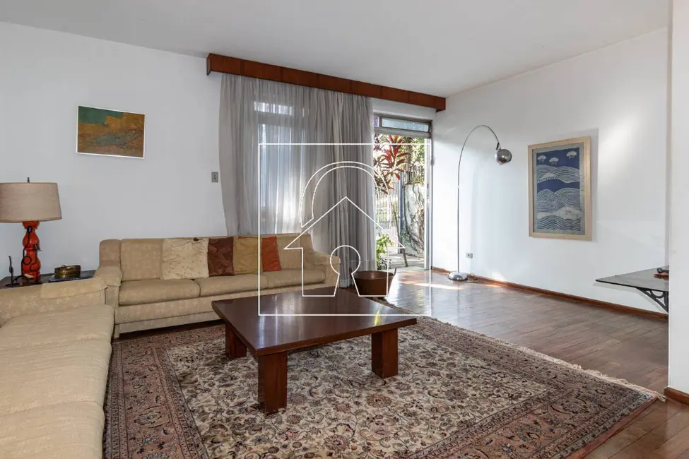 Sobrado com 5 quartos à venda, 209m2 em Moema, São Paulo - SP - imagem 1 Foto 1 de Sobrado com 5 quartos à venda, 209m2 em Moema, São Paulo - SP