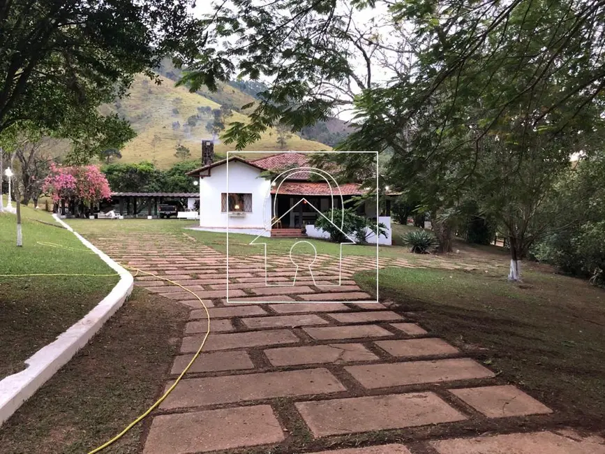 Fazenda / Haras com 6 quartos à venda, 1067m2 em Centro, Santa Branca - SP - imagem 8 Foto 8 de Fazenda / Haras com 6 quartos à venda, 1067m2 em Centro, Santa Branca - SP