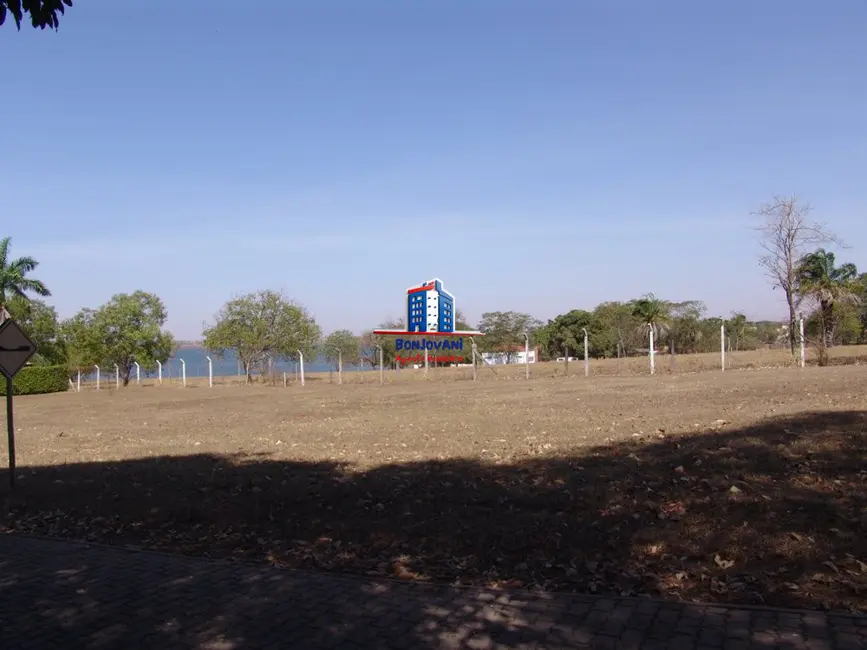 Foto 1 de Terreno / Lote à venda, 2600m2 em Fronteira - MG