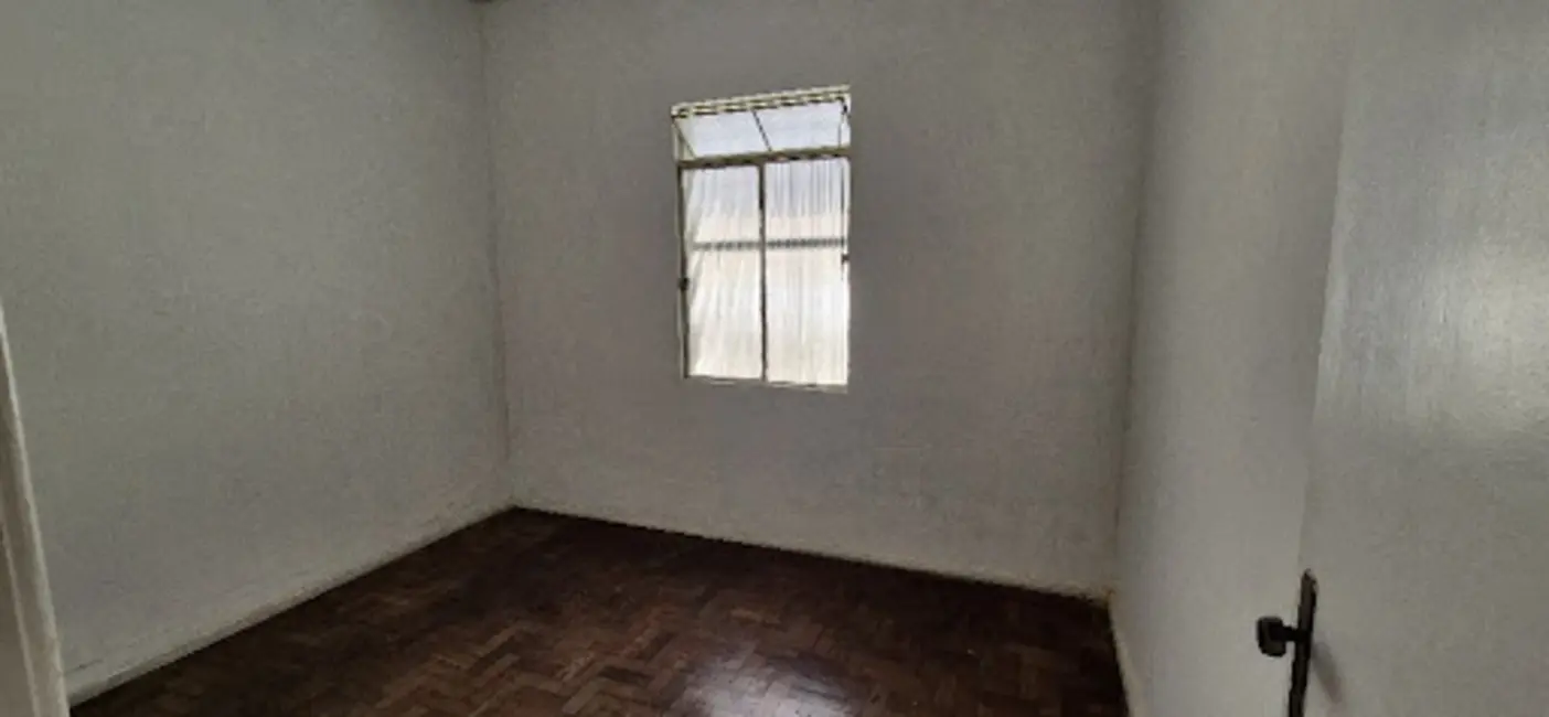 Foto 2 de Casa com 3 quartos para alugar, 380m2 em São Mateus, Juiz De Fora - MG
