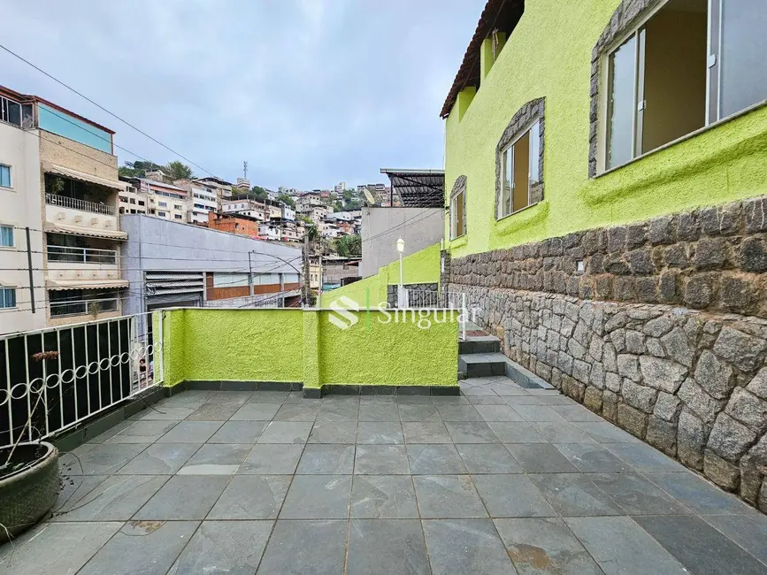 Casa com 3 quartos à venda e para alugar, 300m2 em Santa Cecília, Juiz De Fora - MG - imagem 3 Foto 3 de Casa com 3 quartos à venda e para alugar, 300m2 em Santa Cecília, Juiz De Fora - MG