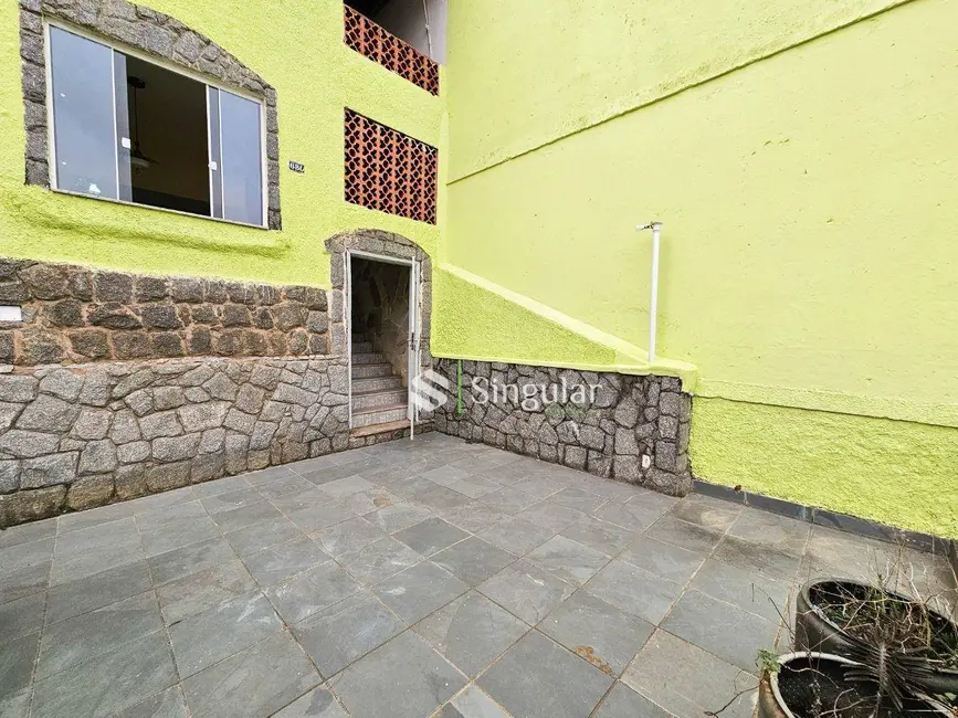 Casa com 3 quartos à venda e para alugar, 300m2 em Santa Cecília, Juiz De Fora - MG - imagem 4 Foto 4 de Casa com 3 quartos à venda e para alugar, 300m2 em Santa Cecília, Juiz De Fora - MG