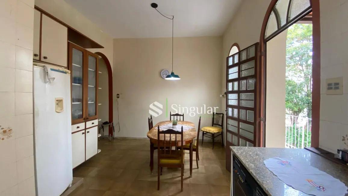 Casa com 5 quartos para alugar, 832m2 em Centro, Juiz De Fora - MG - imagem 9 Foto 9 de Casa com 5 quartos para alugar, 832m2 em Centro, Juiz De Fora - MG