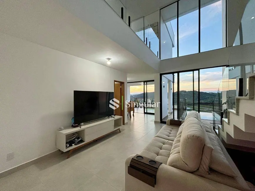 Foto 3 de Casa de Condomínio com 3 quartos à venda, 308m2 em São Pedro, Juiz De Fora - MG