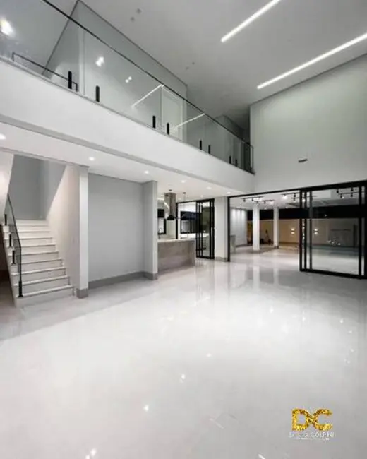 Foto 3 de Casa de Condomínio com 3 quartos à venda, 348m2 em Petrópolis, Varzea Grande - MT