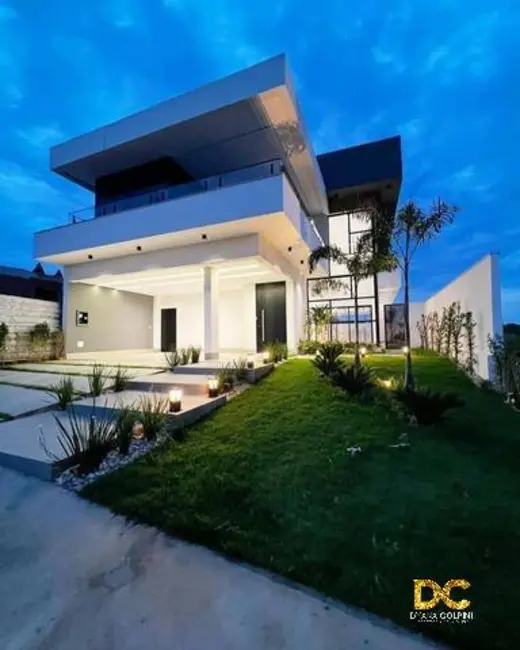 Foto 1 de Casa de Condomínio com 3 quartos à venda, 348m2 em Petrópolis, Varzea Grande - MT
