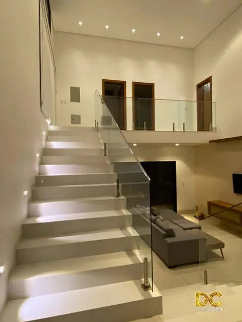 Casa de Condomínio com 3 quartos à venda, 370m2 em Santa Rosa, Cuiaba - MT - imagem 3 Foto 3 de Casa de Condomínio com 3 quartos à venda, 370m2 em Santa Rosa, Cuiaba - MT