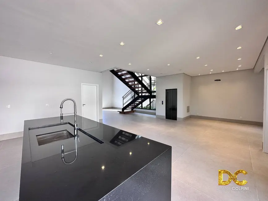 Foto 8 de Casa de Condomínio com 3 quartos à venda, 384m2 em Cuiaba - MT