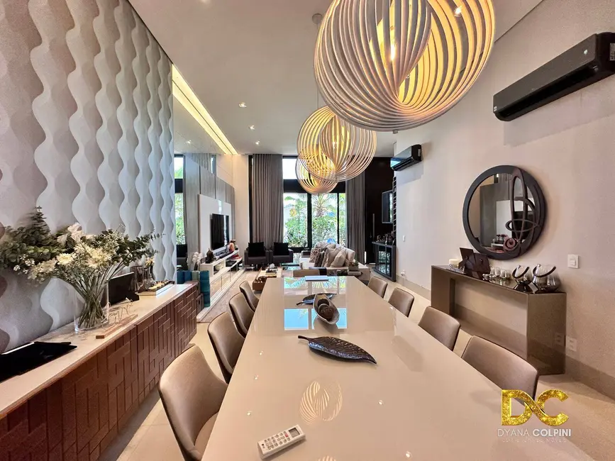 Foto 2 de Casa de Condomínio com 4 quartos à venda, 270m2 em Santa Rosa, Cuiaba - MT