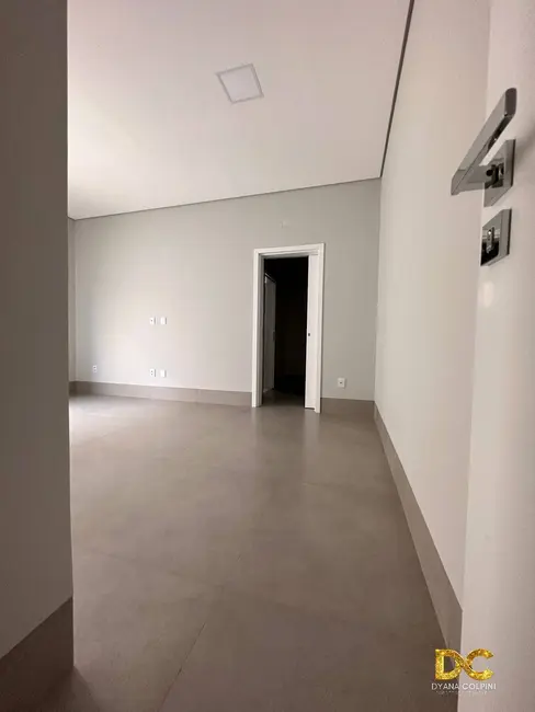 Casa de Condomínio com 3 quartos à venda, 235m2 em Ribeirão do Lipa, Cuiaba - MT - imagem 7 Foto 7 de Casa de Condomínio com 3 quartos à venda, 235m2 em Ribeirão do Lipa, Cuiaba - MT