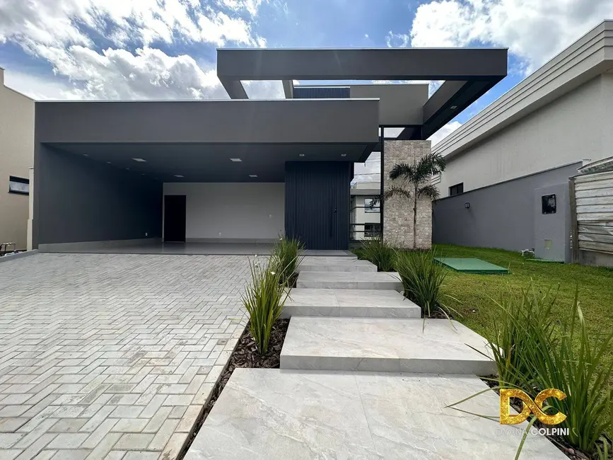 Casa de Condomínio com 3 quartos à venda, 235m2 em Ribeirão do Lipa, Cuiaba - MT - imagem 2 Foto 2 de Casa de Condomínio com 3 quartos à venda, 235m2 em Ribeirão do Lipa, Cuiaba - MT