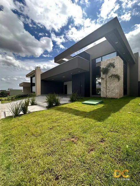 Foto 1 de Casa de Condomínio com 3 quartos à venda, 235m2 em Ribeirão do Lipa, Cuiaba - MT