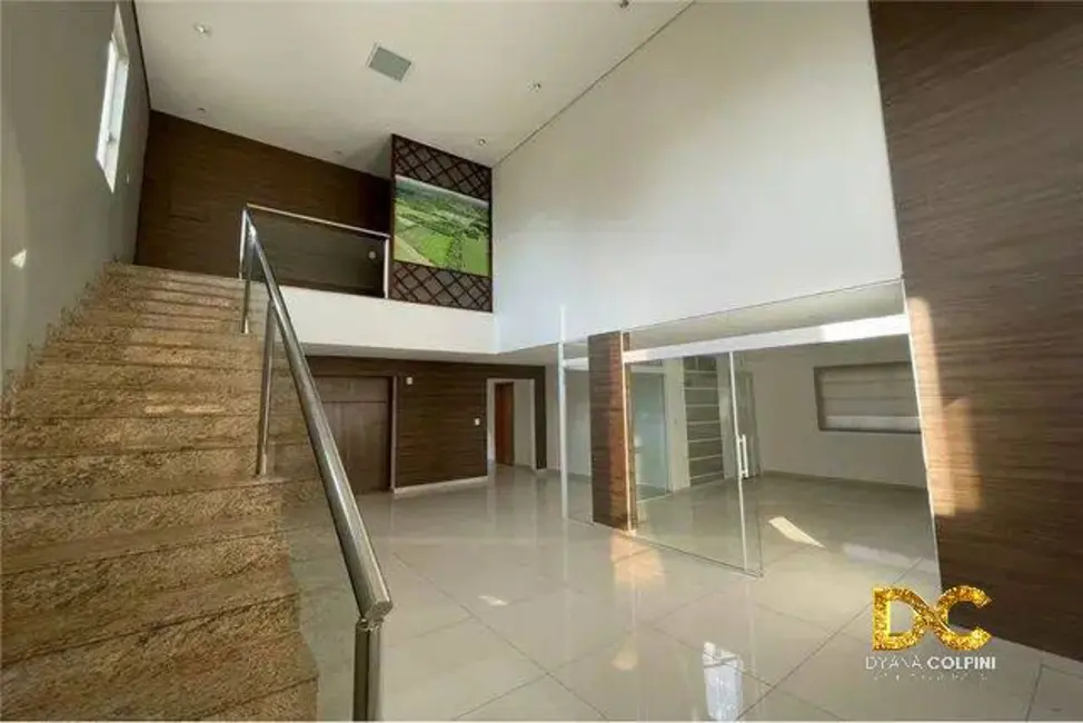 Casa de Condomínio com 3 quartos à venda, 305m2 em Jardim Itália, Cuiaba - MT - imagem 3 Foto 3 de Casa de Condomínio com 3 quartos à venda, 305m2 em Jardim Itália, Cuiaba - MT