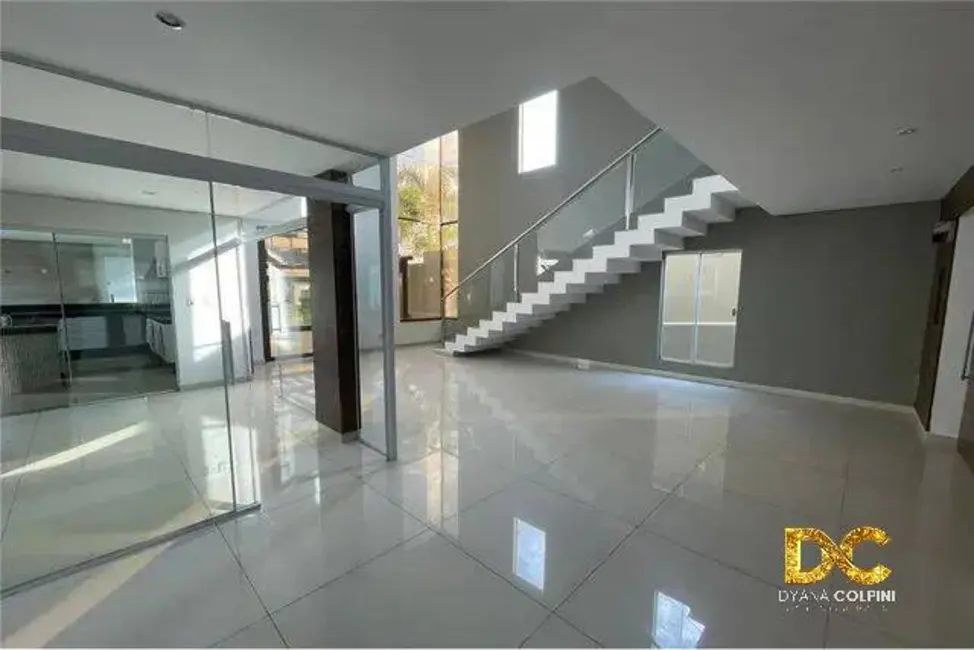 Casa de Condomínio com 3 quartos à venda, 305m2 em Jardim Itália, Cuiaba - MT - imagem 6 Foto 6 de Casa de Condomínio com 3 quartos à venda, 305m2 em Jardim Itália, Cuiaba - MT