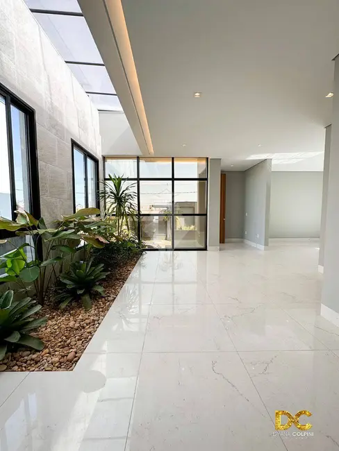 Casa de Condomínio com 5 quartos à venda, 354m2 em Santa Rosa, Cuiaba - MT - imagem 2 Foto 2 de Casa de Condomínio com 5 quartos à venda, 354m2 em Santa Rosa, Cuiaba - MT