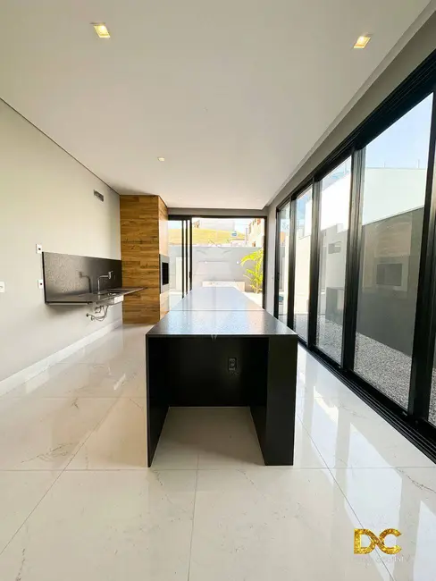 Casa de Condomínio com 5 quartos à venda, 354m2 em Santa Rosa, Cuiaba - MT - imagem 4 Foto 4 de Casa de Condomínio com 5 quartos à venda, 354m2 em Santa Rosa, Cuiaba - MT