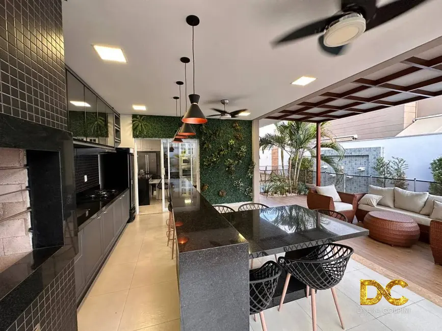 Foto 1 de Casa de Condomínio com 5 quartos à venda, 352m2 em Ribeirão do Lipa, Cuiaba - MT