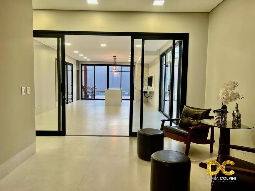 Casa de Condomínio com 3 quartos à venda, 306m2 em Petrópolis, Varzea Grande - MT - imagem 2 Foto 2 de Casa de Condomínio com 3 quartos à venda, 306m2 em Petrópolis, Varzea Grande - MT