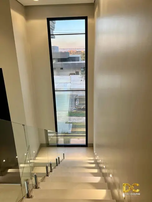 Casa de Condomínio com 3 quartos à venda, 306m2 em Petrópolis, Varzea Grande - MT - imagem 7 Foto 7 de Casa de Condomínio com 3 quartos à venda, 306m2 em Petrópolis, Varzea Grande - MT