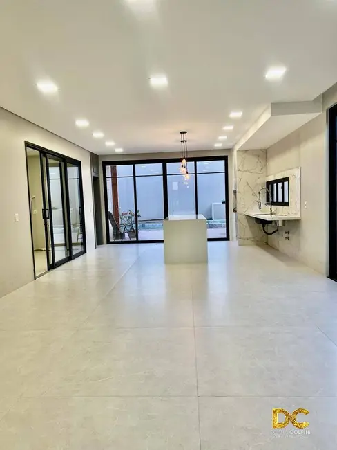 Casa de Condomínio com 3 quartos à venda, 306m2 em Petrópolis, Varzea Grande - MT - imagem 3 Foto 3 de Casa de Condomínio com 3 quartos à venda, 306m2 em Petrópolis, Varzea Grande - MT