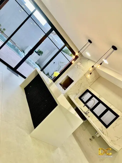 Casa de Condomínio com 3 quartos à venda, 306m2 em Petrópolis, Varzea Grande - MT - imagem 4 Foto 4 de Casa de Condomínio com 3 quartos à venda, 306m2 em Petrópolis, Varzea Grande - MT