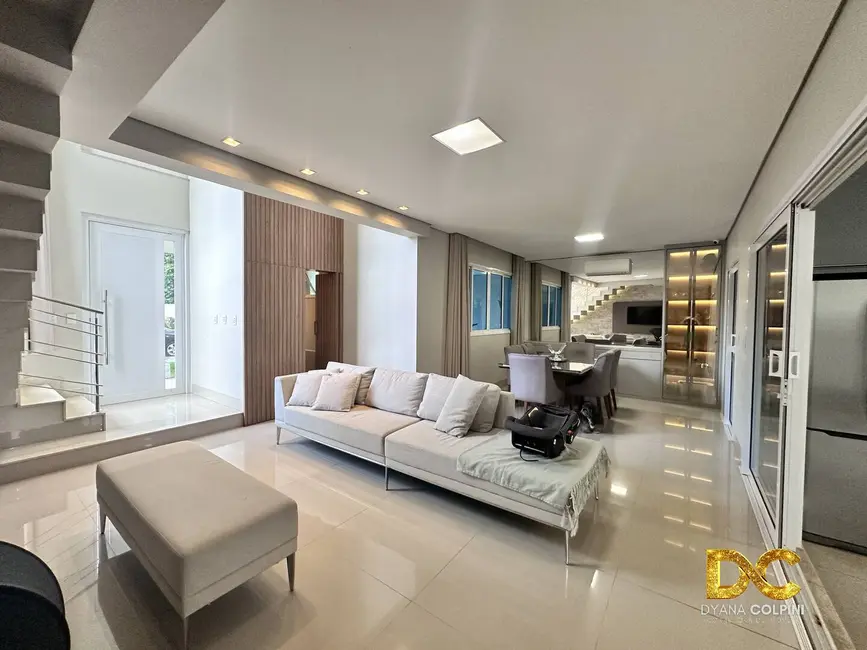 Casa de Condomínio com 3 quartos à venda, 325m2 em Jardim Imperial, Cuiaba - MT - imagem 2 Foto 2 de Casa de Condomínio com 3 quartos à venda, 325m2 em Jardim Imperial, Cuiaba - MT