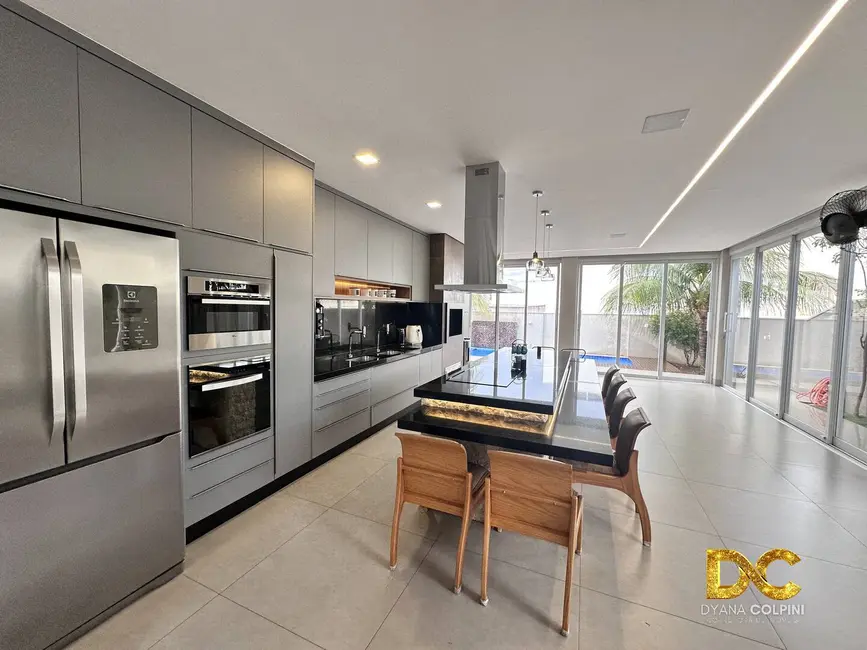 Casa de Condomínio com 3 quartos à venda, 325m2 em Jardim Imperial, Cuiaba - MT - imagem 9 Foto 9 de Casa de Condomínio com 3 quartos à venda, 325m2 em Jardim Imperial, Cuiaba - MT
