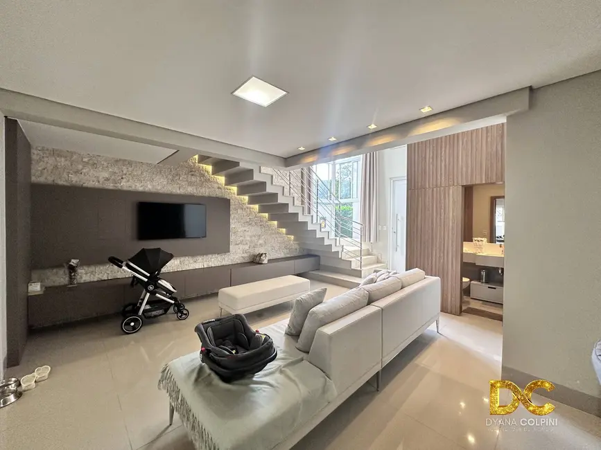 Casa de Condomínio com 3 quartos à venda, 325m2 em Jardim Imperial, Cuiaba - MT - imagem 3 Foto 3 de Casa de Condomínio com 3 quartos à venda, 325m2 em Jardim Imperial, Cuiaba - MT