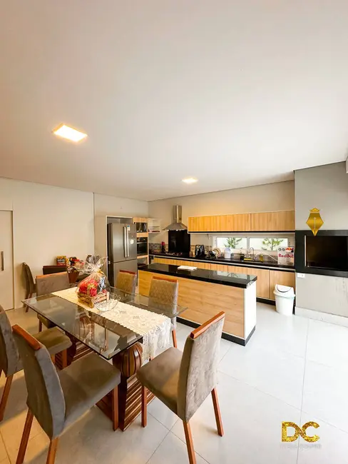 Casa de Condomínio com 3 quartos à venda, 220m2 em Ribeirão do Lipa, Cuiaba - MT - imagem 5 Foto 5 de Casa de Condomínio com 3 quartos à venda, 220m2 em Ribeirão do Lipa, Cuiaba - MT