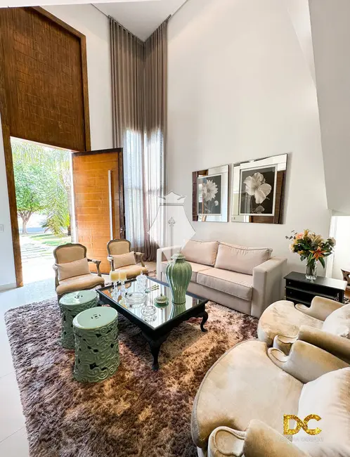 Foto 2 de Casa de Condomínio com 4 quartos à venda, 329m2 em Jardim Itália, Cuiaba - MT