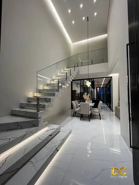 Casa de Condomínio com 3 quartos à venda, 225m2 em Cuiaba - MT - imagem 2 Foto 2 de Casa de Condomínio com 3 quartos à venda, 225m2 em Cuiaba - MT