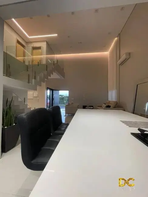 Casa de Condomínio com 3 quartos à venda, 224m2 em Ribeirão do Lipa, Cuiaba - MT - imagem 4 Foto 4 de Casa de Condomínio com 3 quartos à venda, 224m2 em Ribeirão do Lipa, Cuiaba - MT