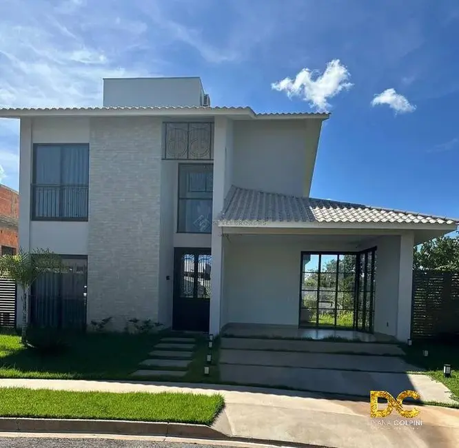 Foto 1 de Casa de Condomínio com 4 quartos à venda, 260m2 em Petrópolis, Varzea Grande - MT