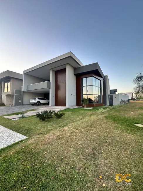 Foto 1 de Casa de Condomínio com 4 quartos à venda, 302m2 em Cuiaba - MT