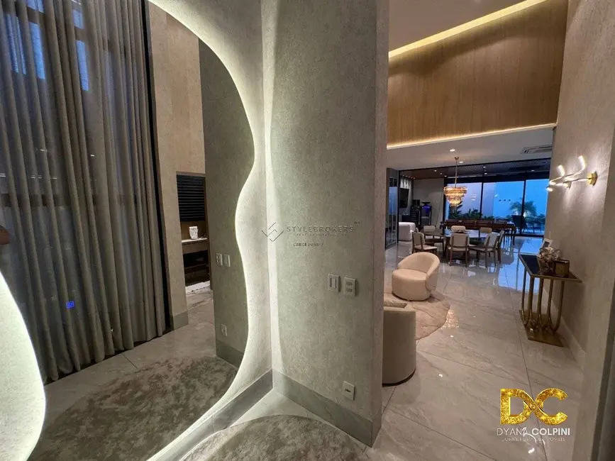 Casa de Condomínio com 4 quartos à venda, 417m2 em Cuiaba - MT - imagem 3 Foto 3 de Casa de Condomínio com 4 quartos à venda, 417m2 em Cuiaba - MT