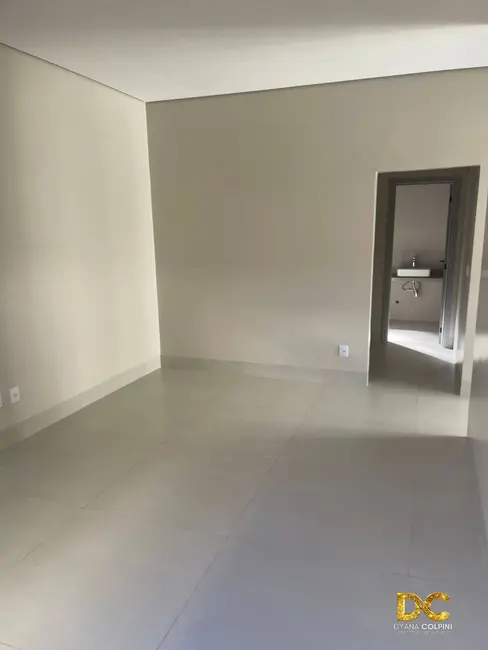Foto 3 de Casa de Condomínio com 3 quartos à venda, 230m2 em Petrópolis, Varzea Grande - MT