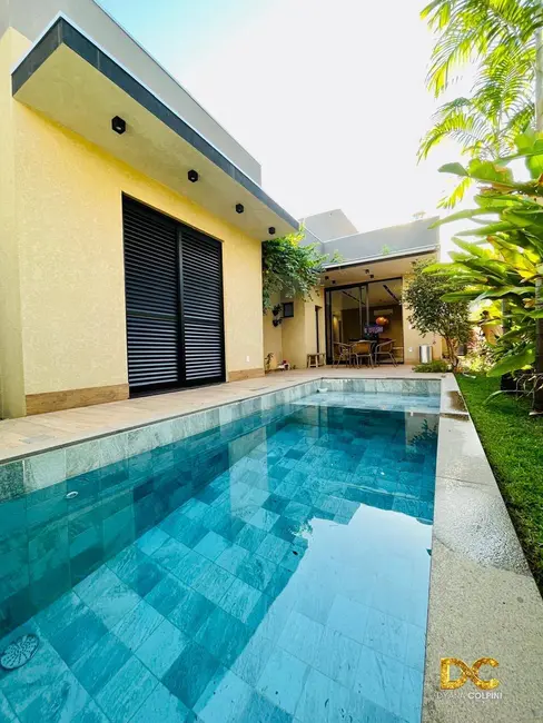 Foto 1 de Casa de Condomínio com 3 quartos à venda, 204m2 em Jardim Itália, Cuiaba - MT