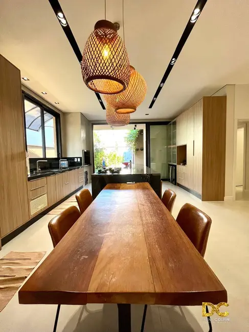 Foto 2 de Casa de Condomínio com 3 quartos à venda, 204m2 em Jardim Itália, Cuiaba - MT