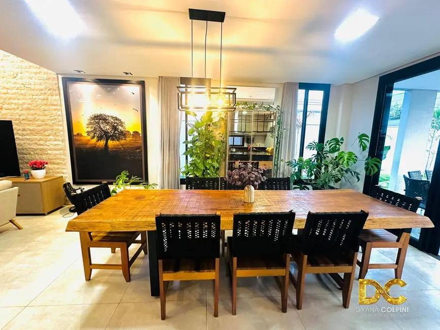 Foto 2 de Casa de Condomínio com 5 quartos à venda e para alugar, 343m2 em Jardim Itália, Cuiaba - MT