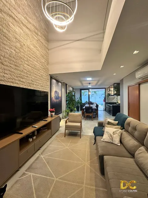 Casa de Condomínio com 5 quartos à venda e para alugar, 343m2 em Jardim Itália, Cuiaba - MT - imagem 6 Foto 6 de Casa de Condomínio com 5 quartos à venda e para alugar, 343m2 em Jardim Itália, Cuiaba - MT