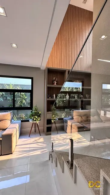 Casa de Condomínio com 3 quartos à venda, 232m2 em Cuiaba - MT - imagem 2 Foto 2 de Casa de Condomínio com 3 quartos à venda, 232m2 em Cuiaba - MT