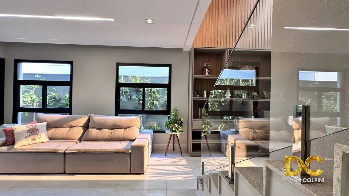 Casa de Condomínio com 3 quartos à venda, 232m2 em Cuiaba - MT - imagem 1 Foto 1 de Casa de Condomínio com 3 quartos à venda, 232m2 em Cuiaba - MT