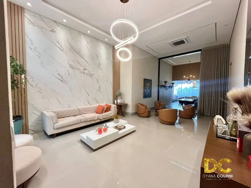Foto 2 de Casa de Condomínio com 4 quartos à venda, 270m2 em Jardim Itália, Cuiaba - MT
